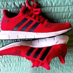 Adidas SWIFT RUN SHOES, Size 6